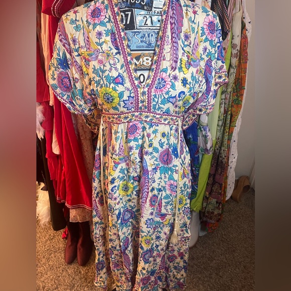 Maxi Dress in a floral with birds print. - Picture 3 of 10